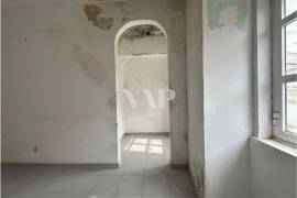Building with project for renovation in Faro