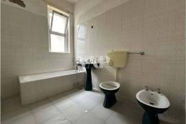 Building with project for renovation in Faro