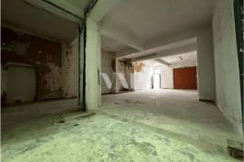 Building with project for renovation in Faro