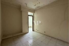 Building with project for renovation in Faro