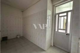 Building with project for renovation in Faro
