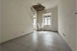 Building with project for renovation in Faro