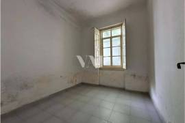 Building with project for renovation in Faro