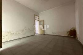 Building with project for renovation in Faro
