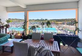 TRESPASSE - 2-storey shop in Albufeira Marina