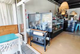 TRESPASSE - 2-storey shop in Albufeira Marina