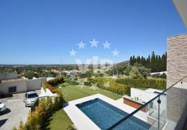 3 BEDROOM LUXURY VILLA - PRIVATE SWIMMING POOL - GARDEN
