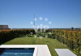 3 BEDROOM LUXURY VILLA - PRIVATE SWIMMING POOL - GARDEN