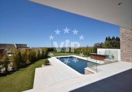 3 BEDROOM LUXURY VILLA - PRIVATE SWIMMING POOL - GARDEN