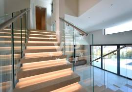 3 BEDROOM LUXURY VILLA - PRIVATE SWIMMING POOL - GARDEN