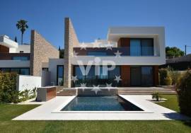 3 BEDROOM LUXURY VILLA - PRIVATE SWIMMING POOL - GARDEN