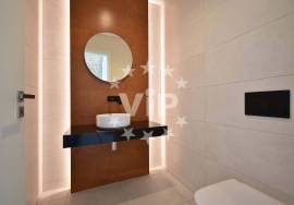 3 BEDROOM LUXURY VILLA - PRIVATE SWIMMING POOL - GARDEN