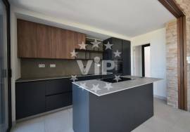 3 BEDROOM LUXURY VILLA - PRIVATE SWIMMING POOL - GARDEN