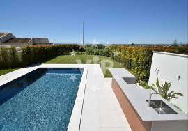 3 BEDROOM LUXURY VILLA - PRIVATE SWIMMING POOL - GARDEN