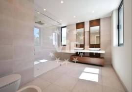 3 BEDROOM LUXURY VILLA - PRIVATE SWIMMING POOL - GARDEN