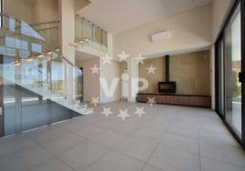 3 BEDROOM LUXURY VILLA - PRIVATE SWIMMING POOL - GARDEN