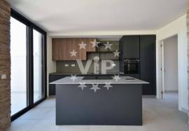3 BEDROOM LUXURY VILLA - PRIVATE SWIMMING POOL - GARDEN