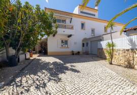 Spacious 4-Bedroom Family Home with Pool
