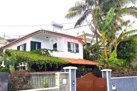 3+1 Bedroom House with Garden and Potential for Profitability in Boa Nova – Funchal