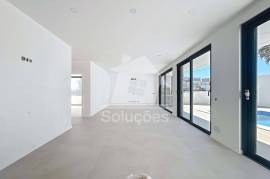 New 4 Bedroom Villa with Pool, Barbecue and Box Garage in Belavista, Parchal - Lagoa