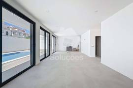 New 4 Bedroom Villa with Pool, Barbecue and Box Garage in Belavista, Parchal - Lagoa