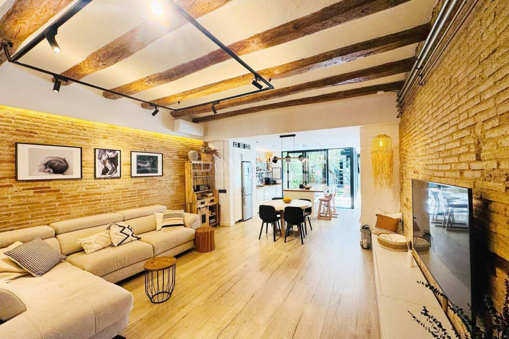 Design house. August rent only