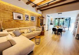 Design house. August rent only