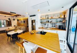 Design house. August rent only