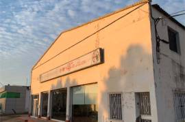 Industrial warehouse of 600 m² with an attached plot of 6,000 m² for sale in Orihuela.