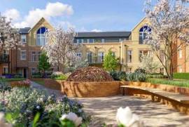 Luxurious Two-Bedroom Apartment in the Serene Sunningdale Park, London