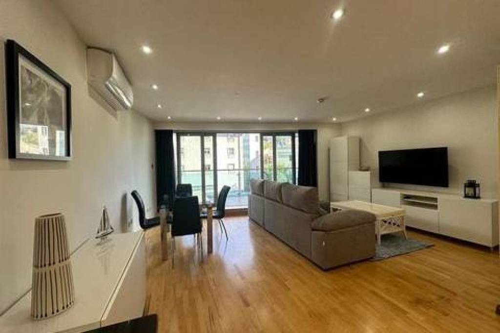 Beautiful 2 bedroom apartment in Royal Ocean Plaza, Gibraltar