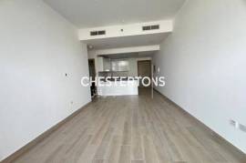 Contemporary | Spacious Bright Unit | Park View