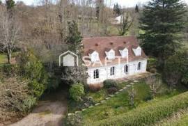 TRES BELLE PROPRIETE DE PLUS DE 200m2 SUR 5964m2