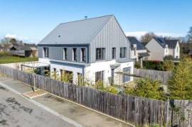 DINARD – Maison de 170 m2 habitable – 5 chambres – Plage à pied.