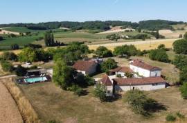 Large family house with guest house, pool and panoramic views