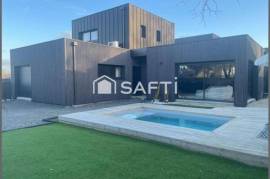 Maison d'architecte contemporaine avec prestations haut de gamme et bel espace extérieur, volumes, lumières et design