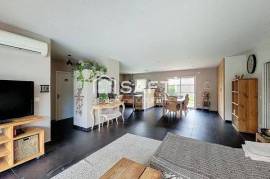 Grande maison plain pied 4 ch , piscine ..