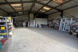 Local commercial avec terrain
