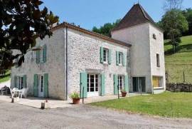 Charmante maison en pierre sur 12 ha