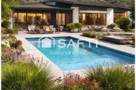 Imaginez votre future maison sur ce terrain plein de potentiel