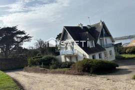 Carantec – Quartier du Varquez – Maison de caractère à rénover, seconde ligne mer