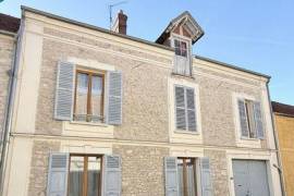 Maison avec grand potentiel au centre de freneuse