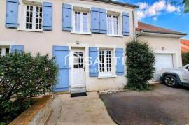 maison de charme de 143 m2 env, avec piscine à Magny le Hongre