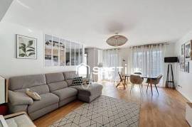 Au cœur de Massy Vilmorin, un appartement rare réunissant espace, extérieur et qualité de vie dans un environnement privilégié.”