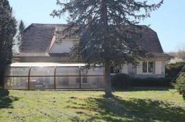 Maison 6 chambres avec garages et piscine sur terrain de 5000m2