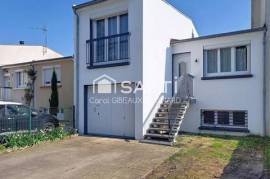 Maison jumelée atypique avec garage et jardin