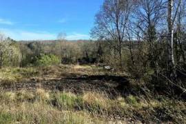 Terrain constructible et viabilise de 1847m2 dans un des plus beaux village des Yvelines