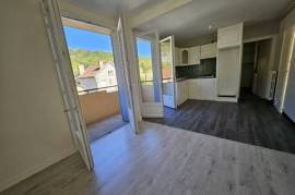 Perigueux  Helle 4-Zimmer-Wohnung mit Garage und Keller