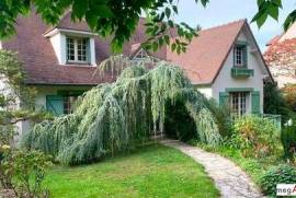 Maison individuelle 5 chambres, 2 salles d'eau, Sous sol total- 4 places parking- Jardin 1600m²- calme