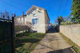 MAISON INDIVIDUELLE AVEC GARAGE ET JARDIN PRIVE